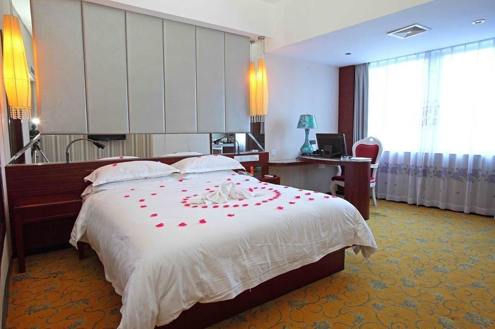 Huangma Holiday Hotel Haikou  Exteriör bild