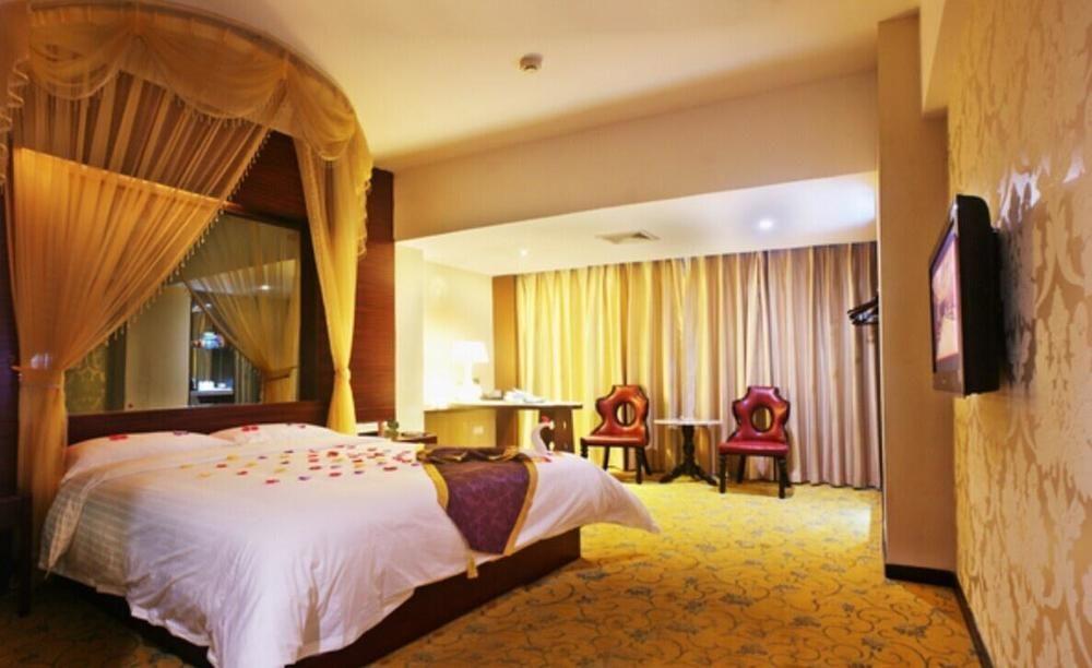 Huangma Holiday Hotel Haikou  Exteriör bild