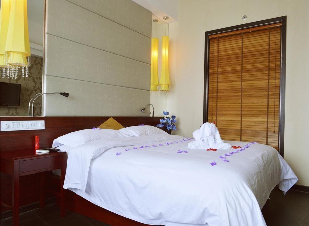 Huangma Holiday Hotel Haikou  Exteriör bild