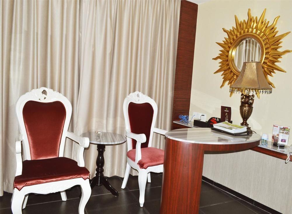 Huangma Holiday Hotel Haikou  Exteriör bild