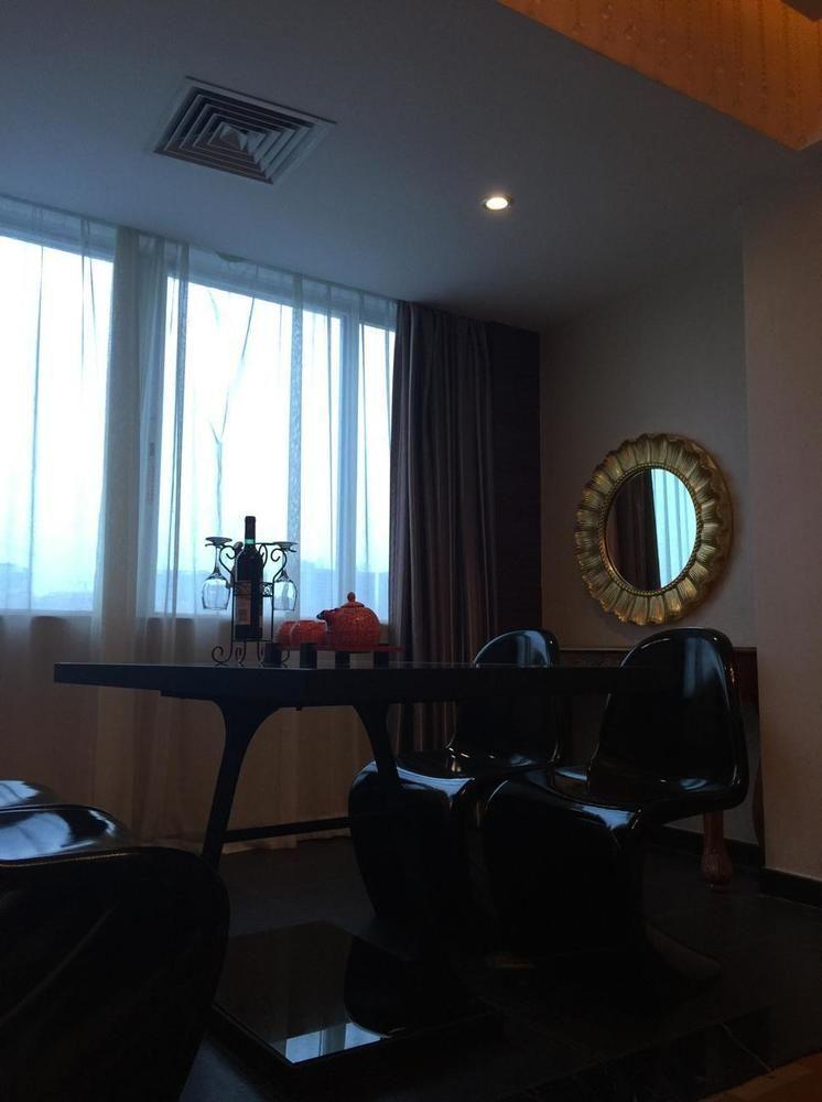 Huangma Holiday Hotel Haikou  Exteriör bild
